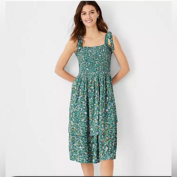 Ann Taylor Dresses & Skirts - Ann Taylor / Green / Floral Smocked / Tiered / Midi Dress Adjustable / M Medium